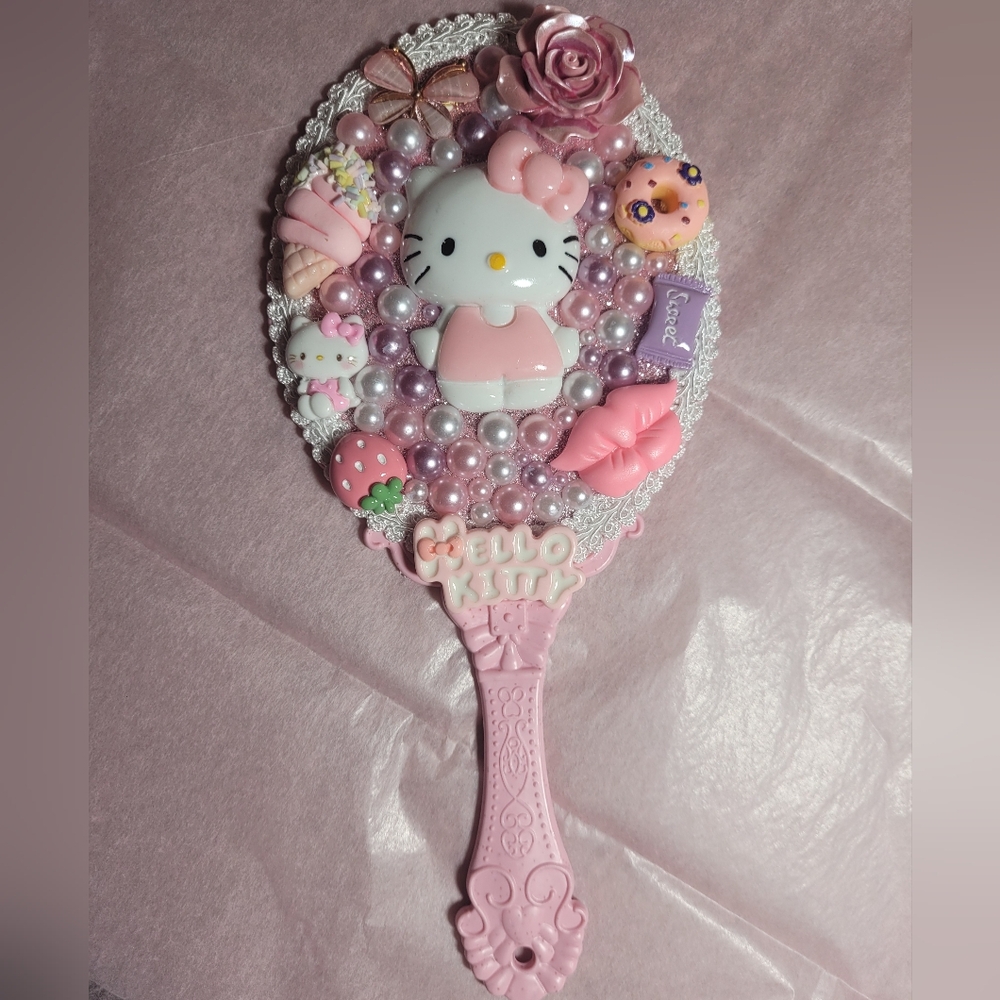 Beautiful Sanrio Hello Kitty hand mirror.